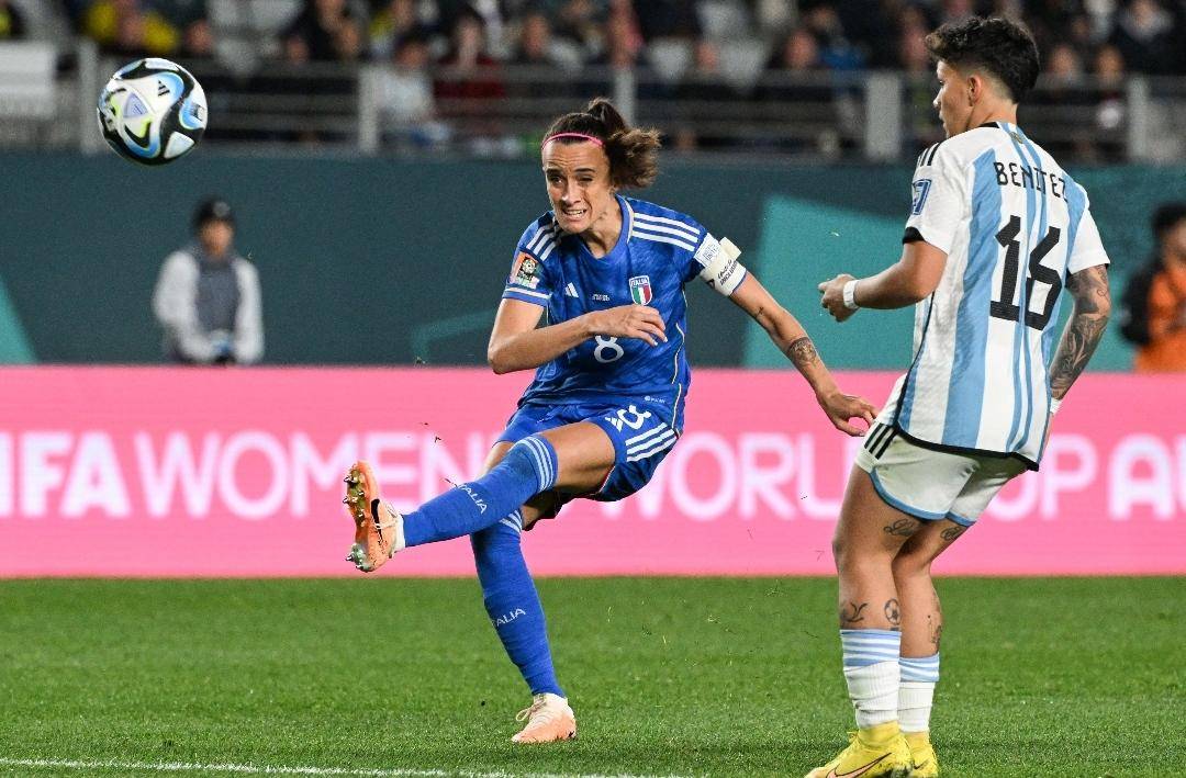 4-0，6-0！世界杯狂欢一天，世界杯2冠王造惨案，南美冠军开门红