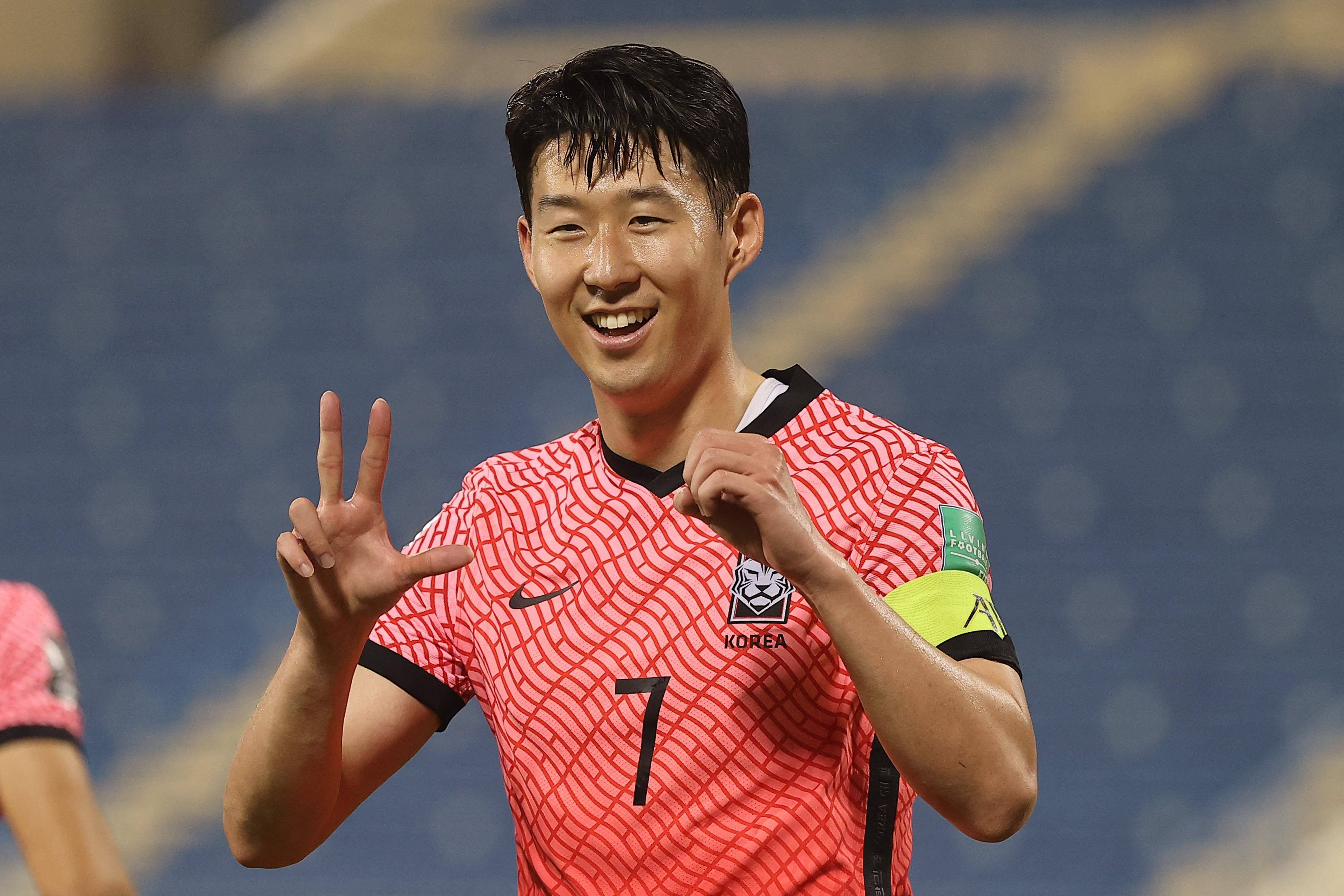 4-0！亚洲第三神了，11次进世界杯，创69年纪录，胜黑马=助攻国足