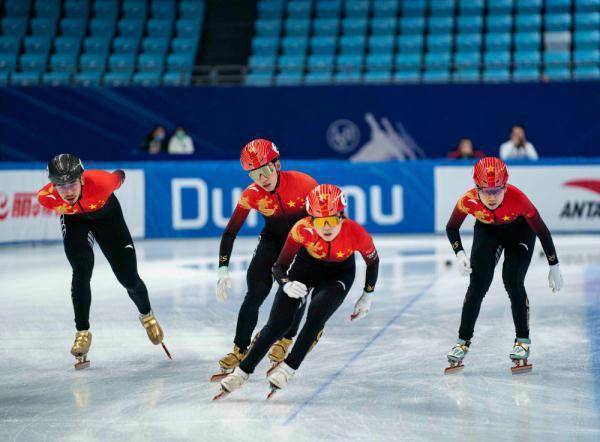 短道速滑世界杯：中国队进行赛前训练