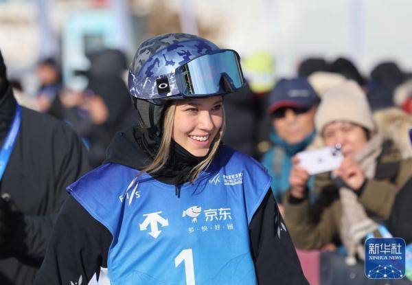 滑雪U型场地世界杯：谷爱凌晋级决赛