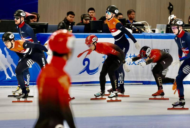 短道速滑世界杯北京站激情开赛 林孝埈、刘氏兄弟强势晋级