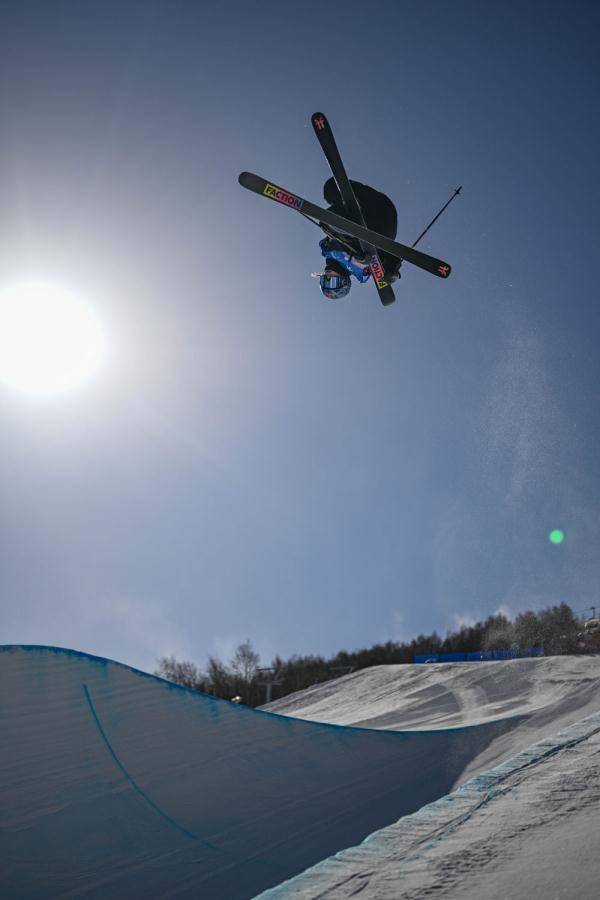 谷爱凌夺得自由式滑雪U型场地技巧世界杯崇礼站冠军