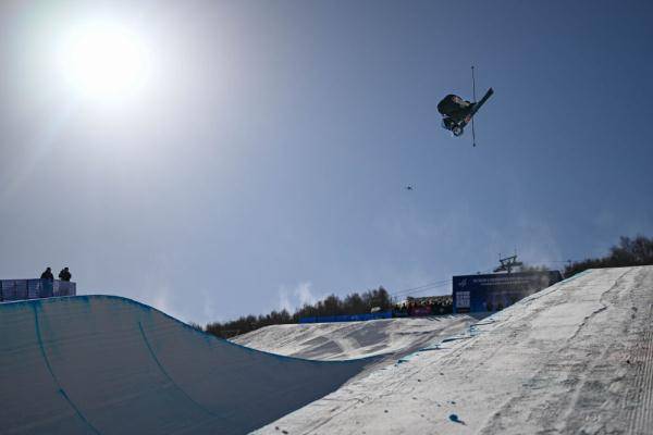 谷爱凌夺得自由式滑雪U型场地技巧世界杯崇礼站冠军