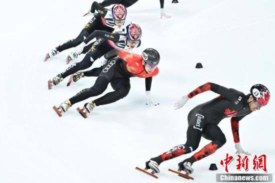 短道速滑世界杯北京站：刘少昂获得男子1000米金牌