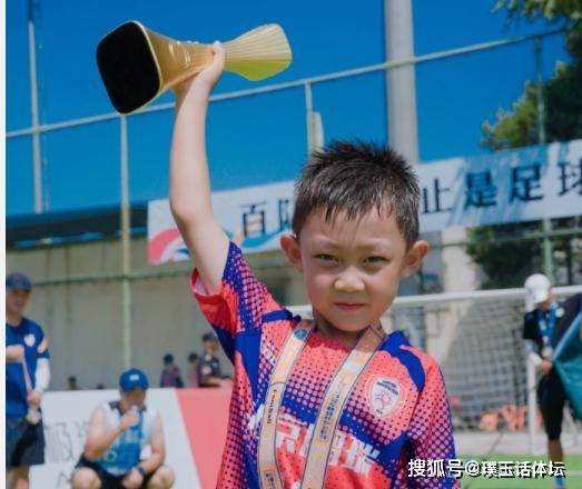 泰山旧将王晓龙爱子被西甲球队选中，年仅7岁，又一希望之星出炉