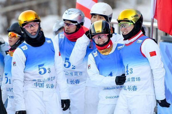 自由式滑雪空中技巧世界杯长春站：中国队混合团体收获1银1铜