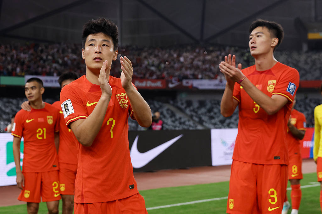 FIFA年终排名出炉，国足排名不变，球迷：世界杯8.5个名额没戏了