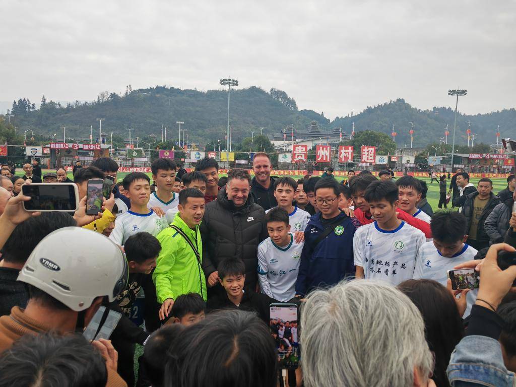 跨山越海，英超“村超”的双向奔赴