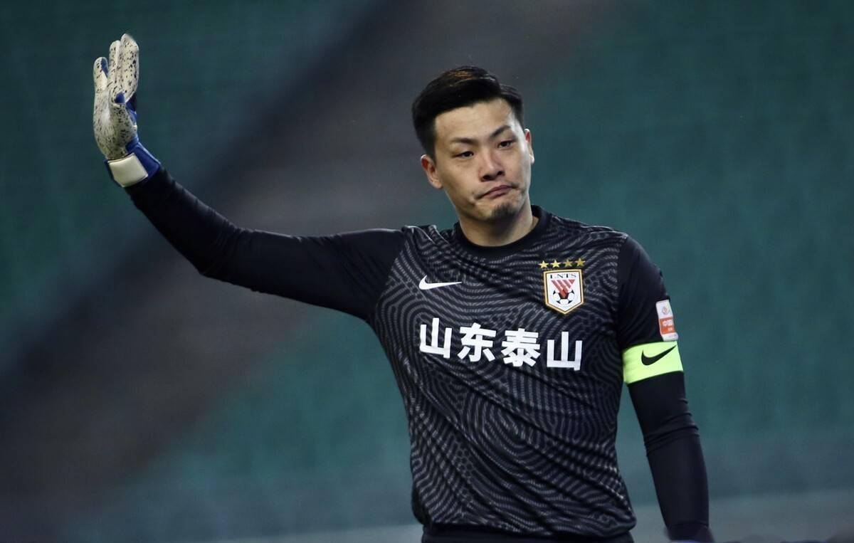 4-2！克雷桑踢疯了！山东泰山独擎中超大旗，杀进亚冠八强