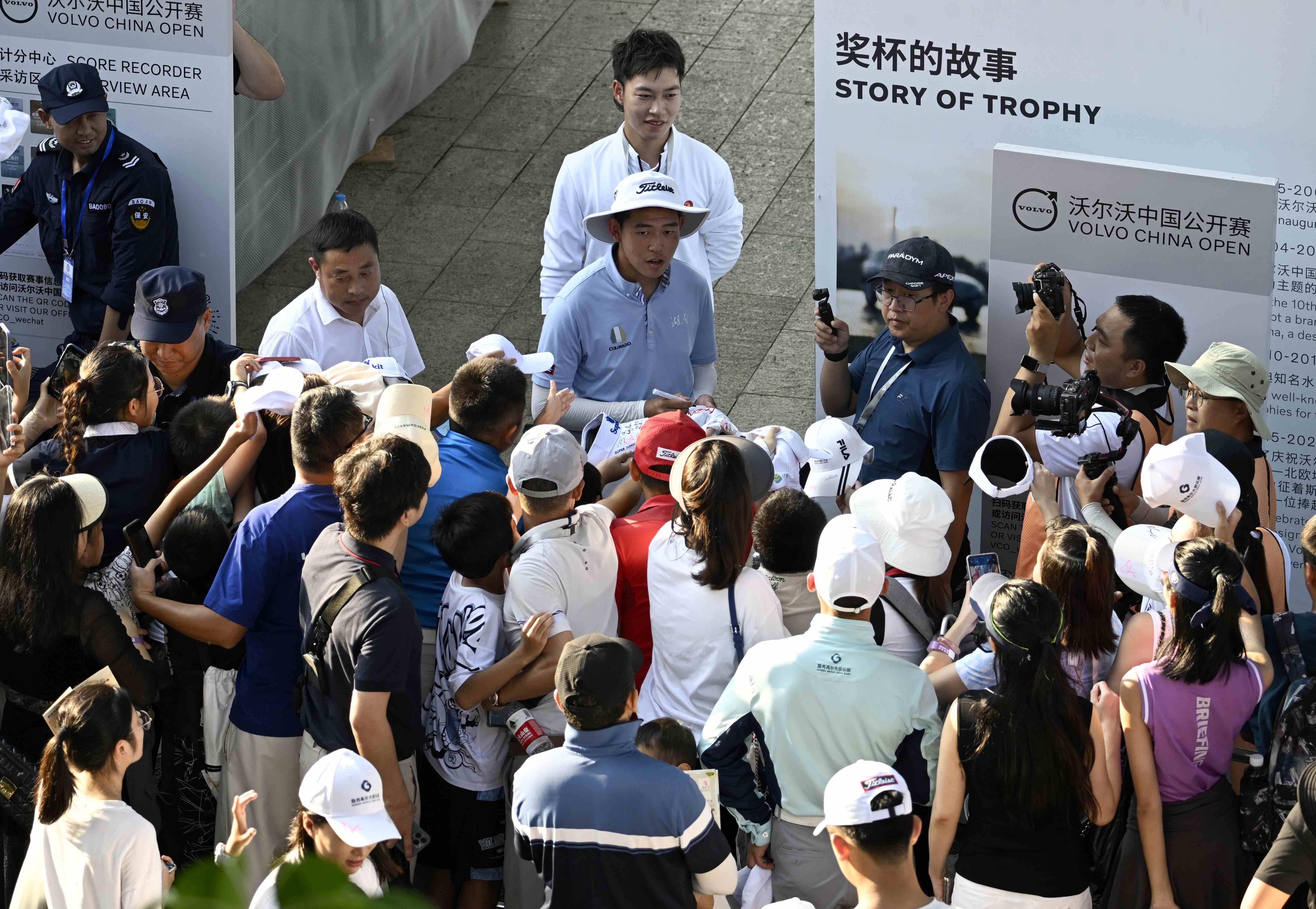 陈顾新如何从沃尔沃青少年比洞赛冠军成长为欧巡球手？