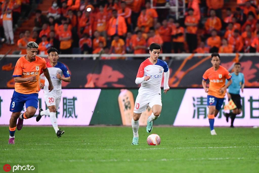 中超-特谢拉双响徐皓阳世界波 申花客场3-0泰山迎3连胜