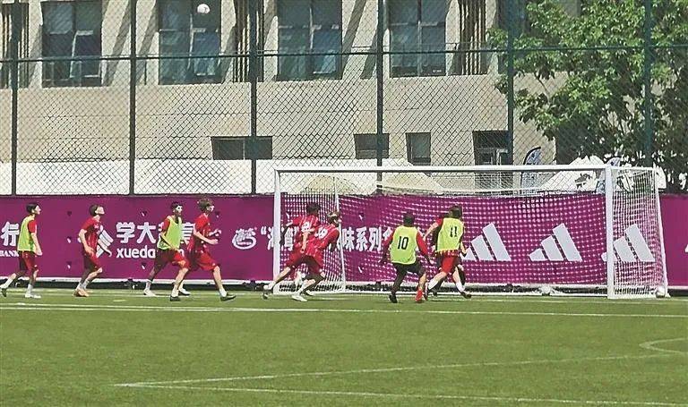 中国足球少年向世界杯发起冲锋！