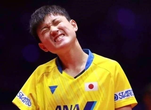 2-3惨遭逆转，日本张本智和又被打哭，WTT冠军赛还会掉链子吗？