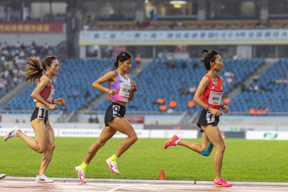 全国田径大奖赛第五站：许双双夺得女子5000米冠军